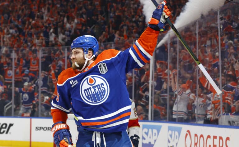 Häikäisevä Stanley Cup -finaalikamppailu - Edmonton nousi kolmen maalin takaa jatkoaikavoittoon Häikäisevä Stanley Cup -finaalikamppailu – Edmonton nousi kolmen maalin takaa jatkoaikavoittoon