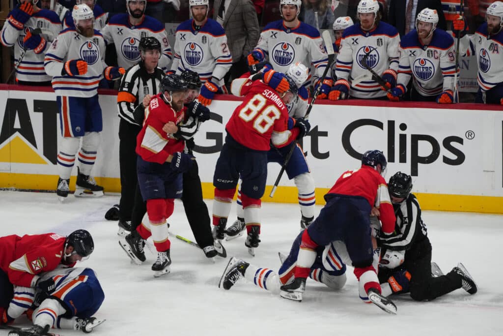 NHL jakoi sakkoja maanantain ottelun rähinöistä NHL jakoi sakkoja maanantain ottelun rähinöistä