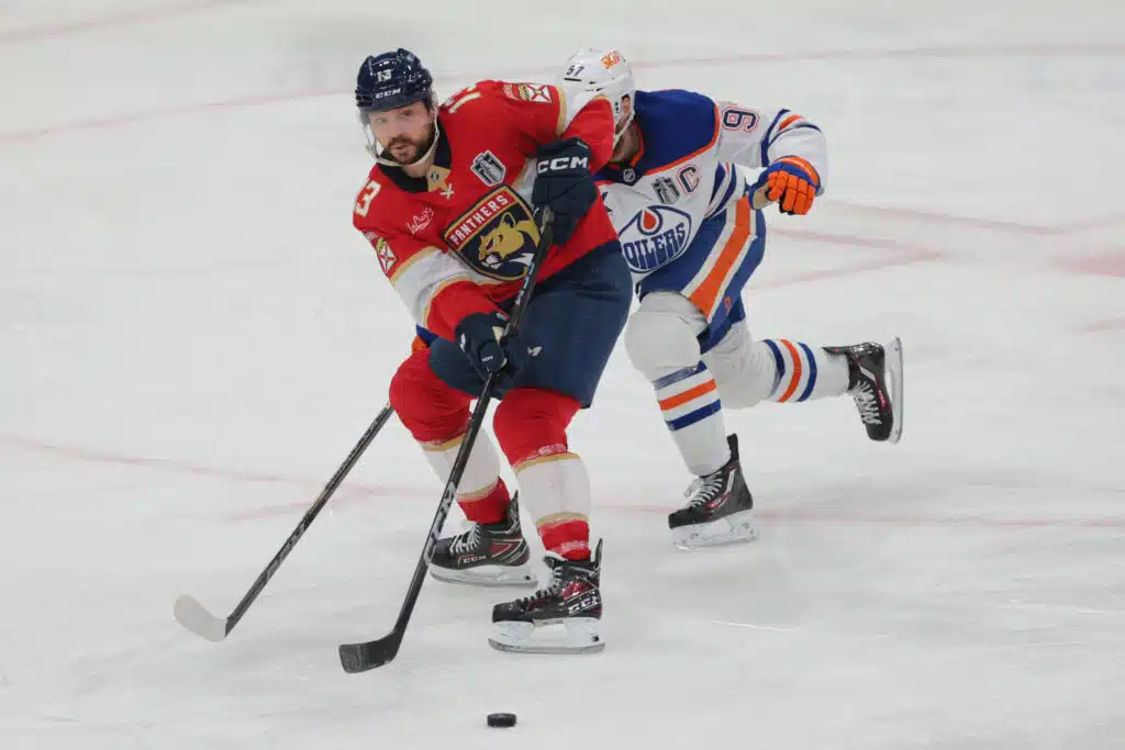 Aleksander Barkov tarjoili ja tämä mies herkutteli – mieletön temppu