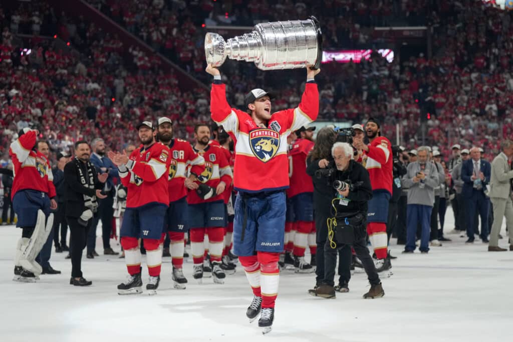 Suomalaisittain karmiva tieto NHL:stä - tähtihyökkääjä lasarettiin Suomalaisittain karmiva tieto NHL:stä – tähtihyökkääjä lasarettiin