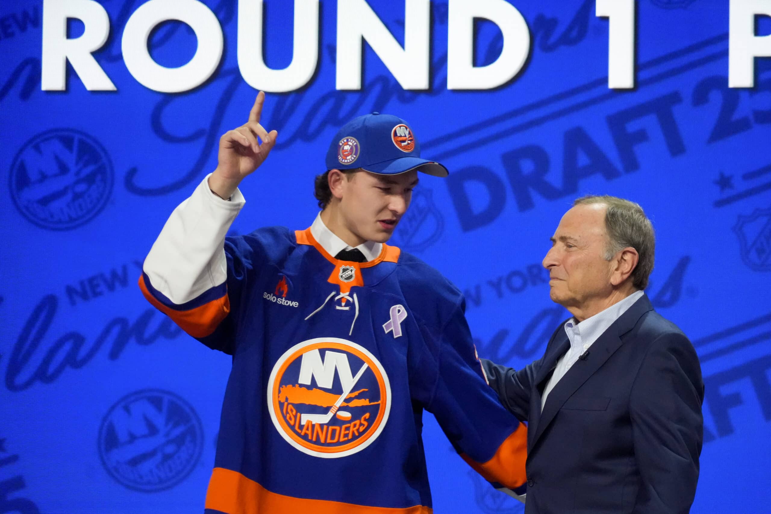 NHL Draftin ensimmäinen kierros paketissa – odotettu ykkösvaraus, yllättävä maalivahtivaraus ja ”puolisuomalainen”