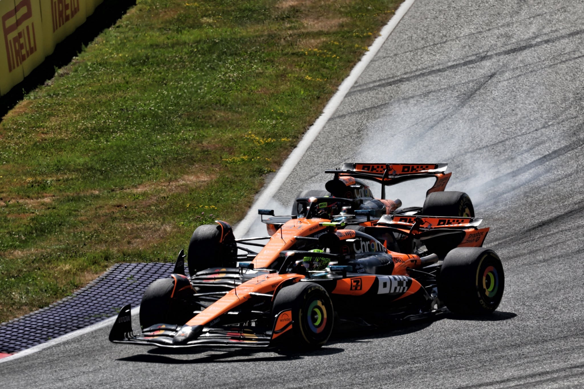 McLaren ylivoimainen Itävallan F1-kisassa – Red Bull-kuljettajan potkut todella lähellä