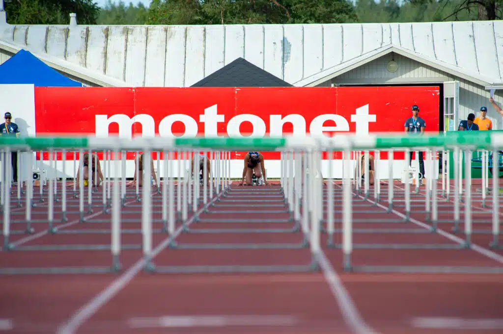 Hurja aika – suomalaislupaus rikkoi haamurajan aitajuoksussa