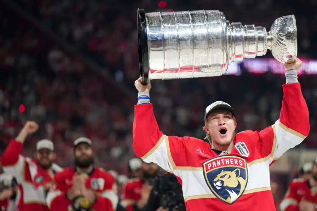 NHL:ssä tehtiin upeaa suomalaishistoriaa – tuplamestarien määrä kaksinkertaistui