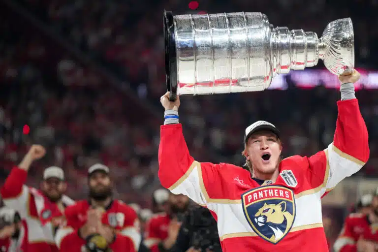 NHL:ssä tehtiin upeaa suomalaishistoriaa – tuplamestarien määrä kaksinkertaistui