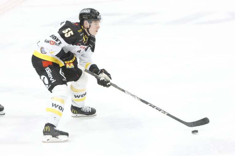 Oulun Kärppien miljoonamiehistö konttasi rumasti – nyt kapteeni latasi suorat sanat