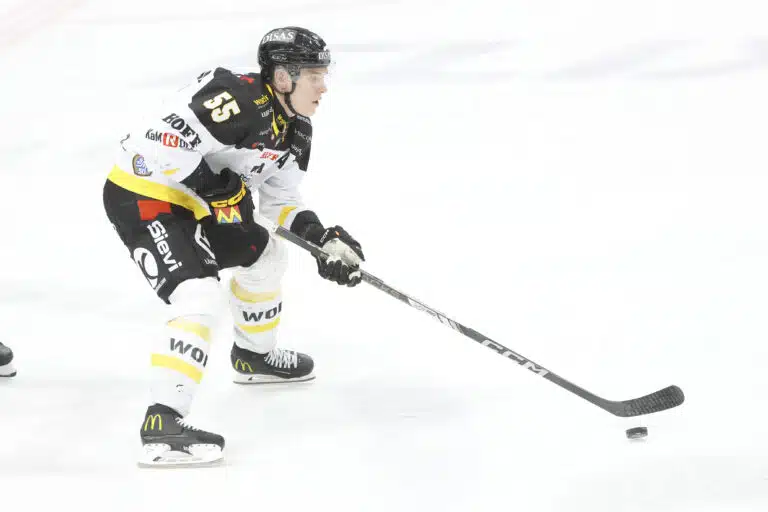 Oulun Kärppien miljoonamiehistö konttasi rumasti – nyt kapteeni latasi suorat sanat