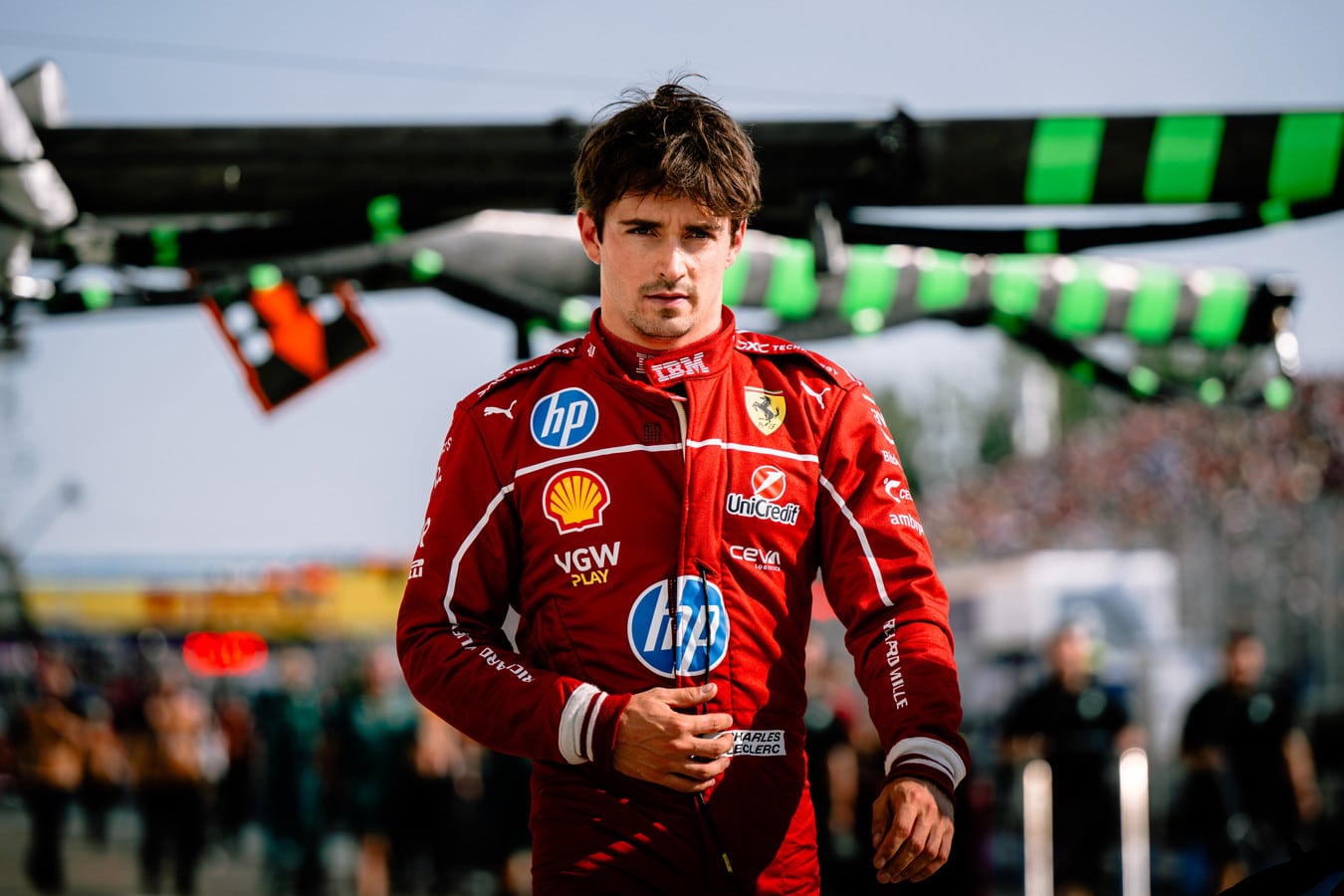 Ferrari-tähti heitti pyyhkeen kehään