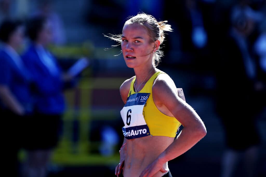 Ilona Mononen ennätysvauhdissa 5 000 metrillä Ilona Mononen ennätysvauhdissa 5 000 metrillä