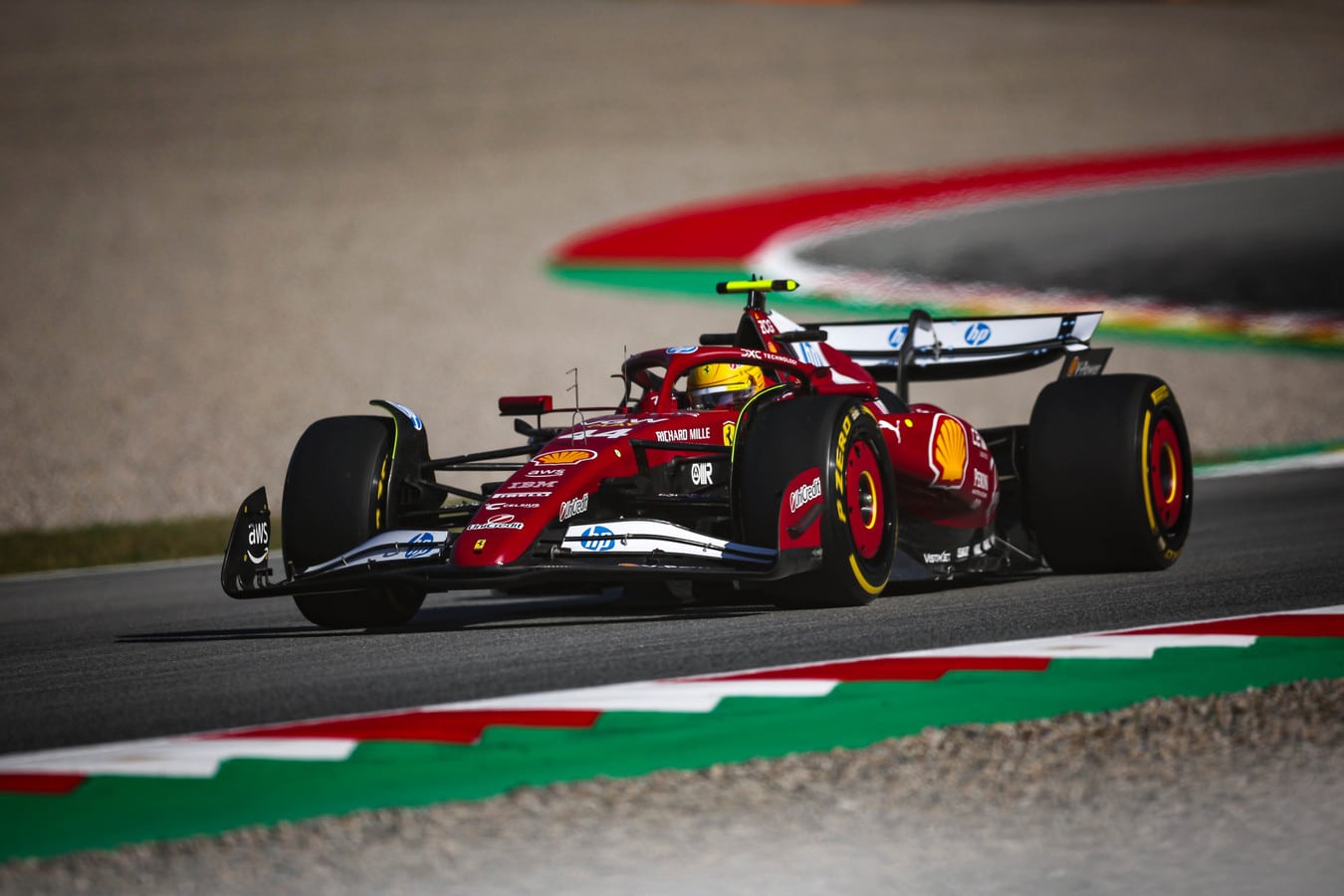 Tähän on tultu: Lewis Hamiltonia nöyryytettiin – pataan Sauber-tallin kuskilta