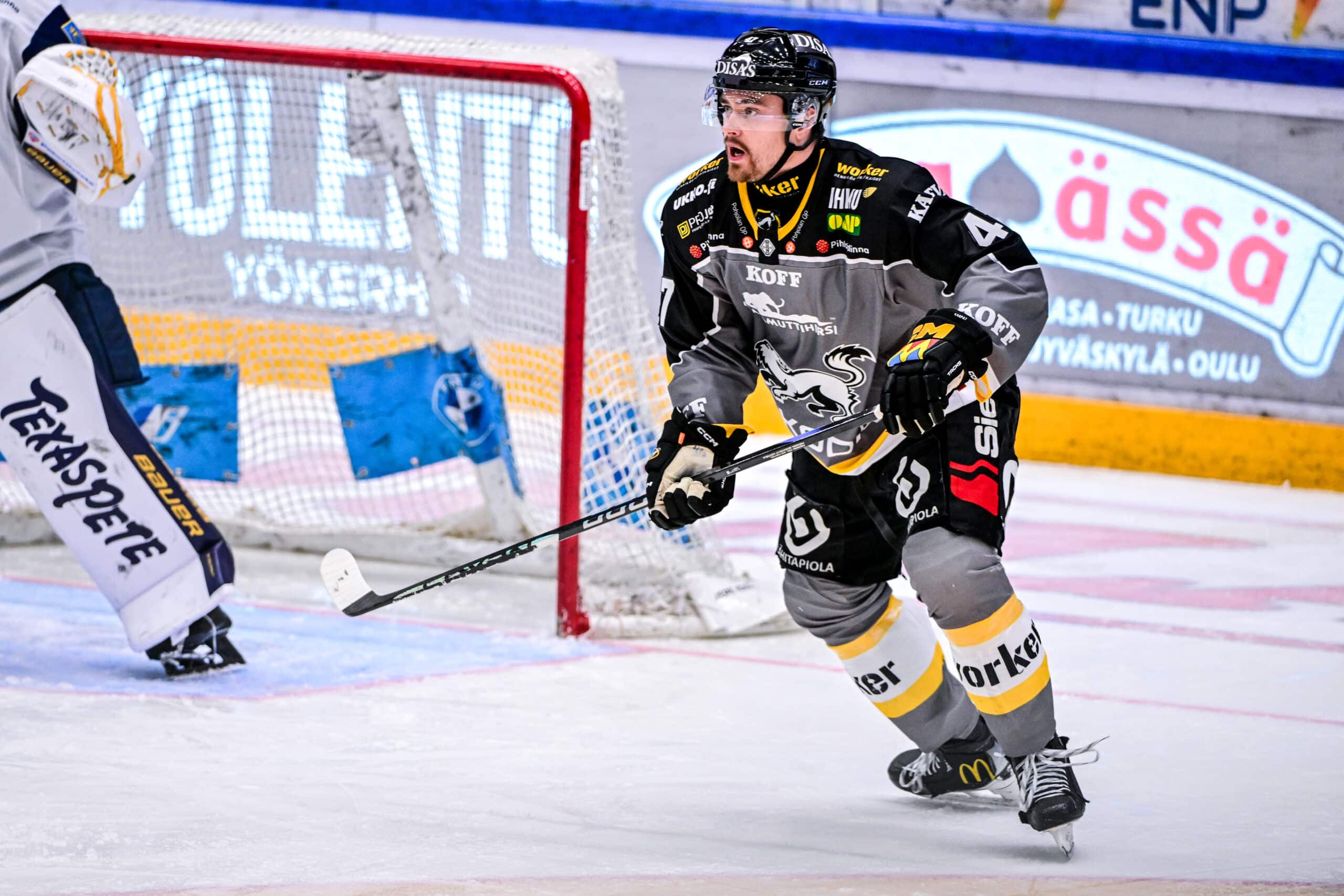 K rp t Kiinnitti NHL kokemusta Omaavan Puolustajan