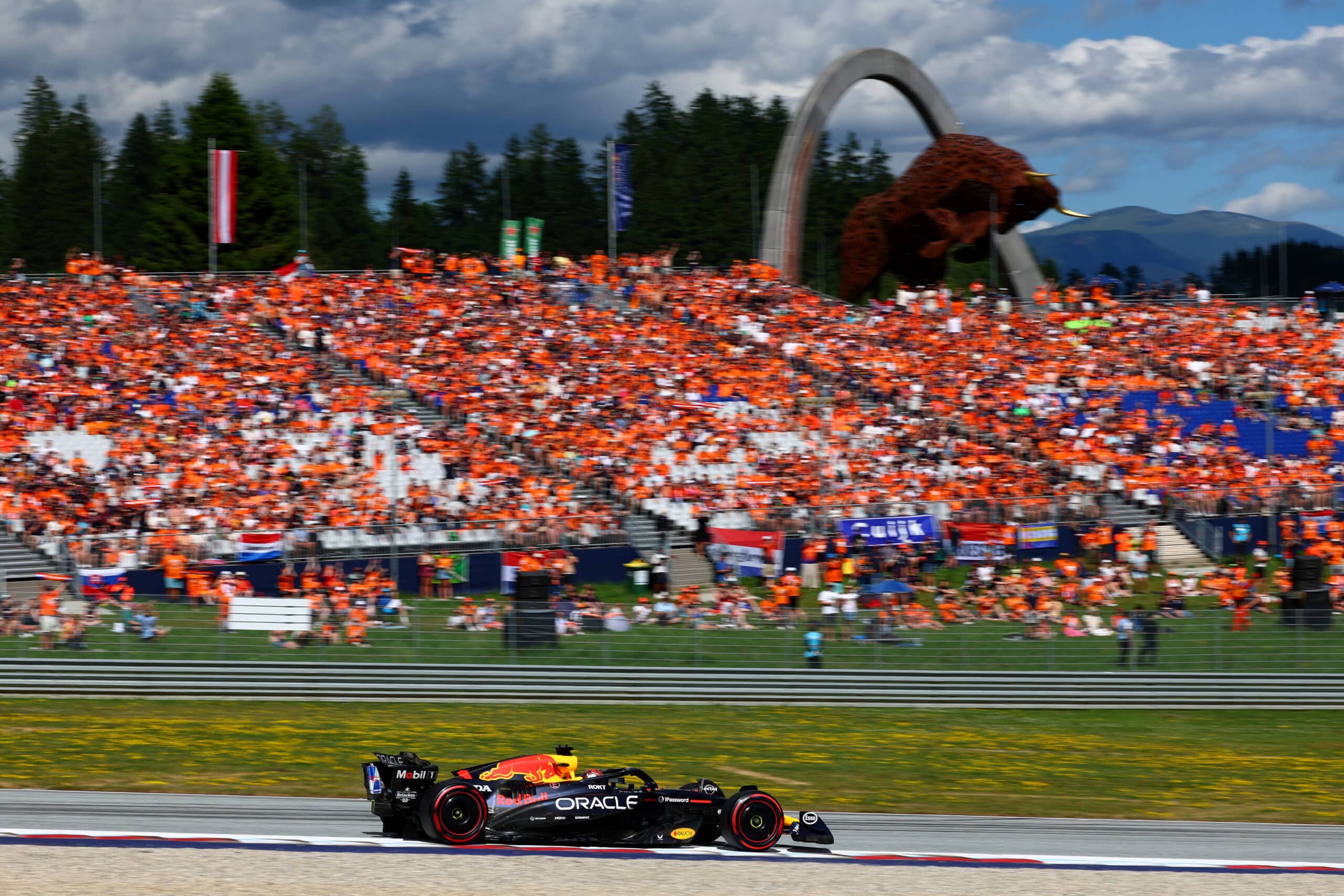 F1-sarjasta tärähti jättisopimus