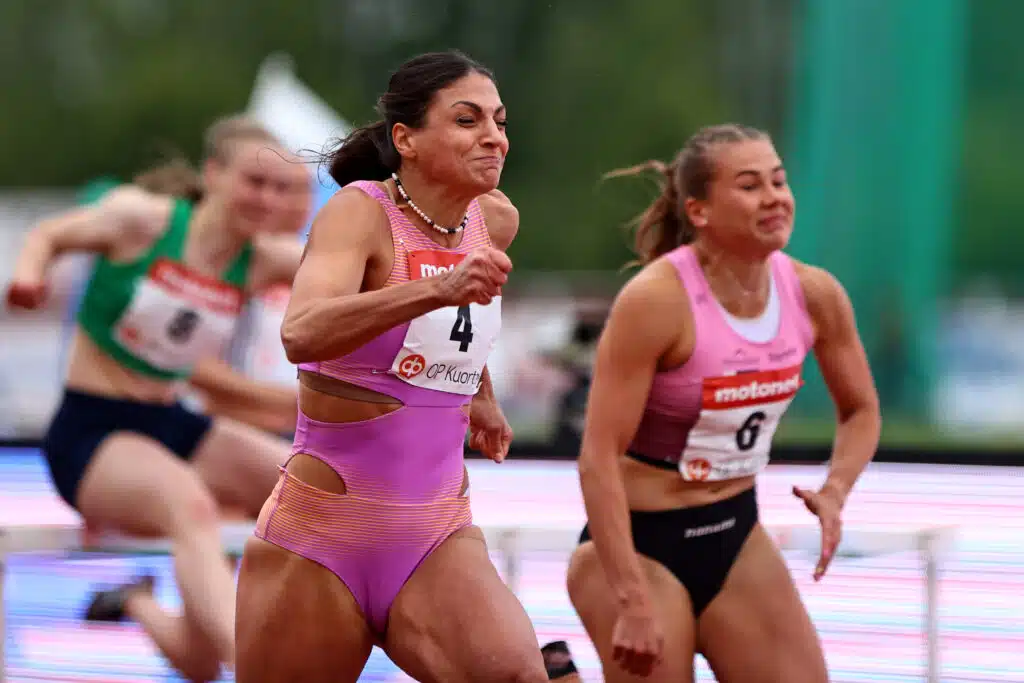 Nooralotta Neziri pelkäsi saavansa turpaan