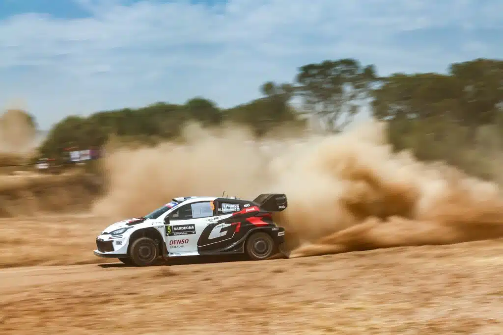 Sebastien Ogier täräytti hirmuajan Sardiniassa, Sami Pajari maksoi kovan hinnan tunaroinnistaan