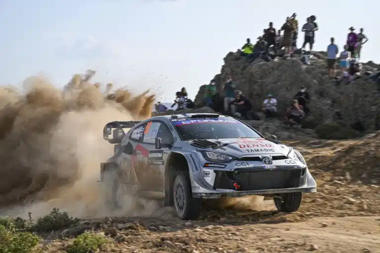 Kalle Rovanperältä älytön temppu Sardinian MM-rallin päätteeksi – toisella Toyota-tähdellä hurjaa draamaa