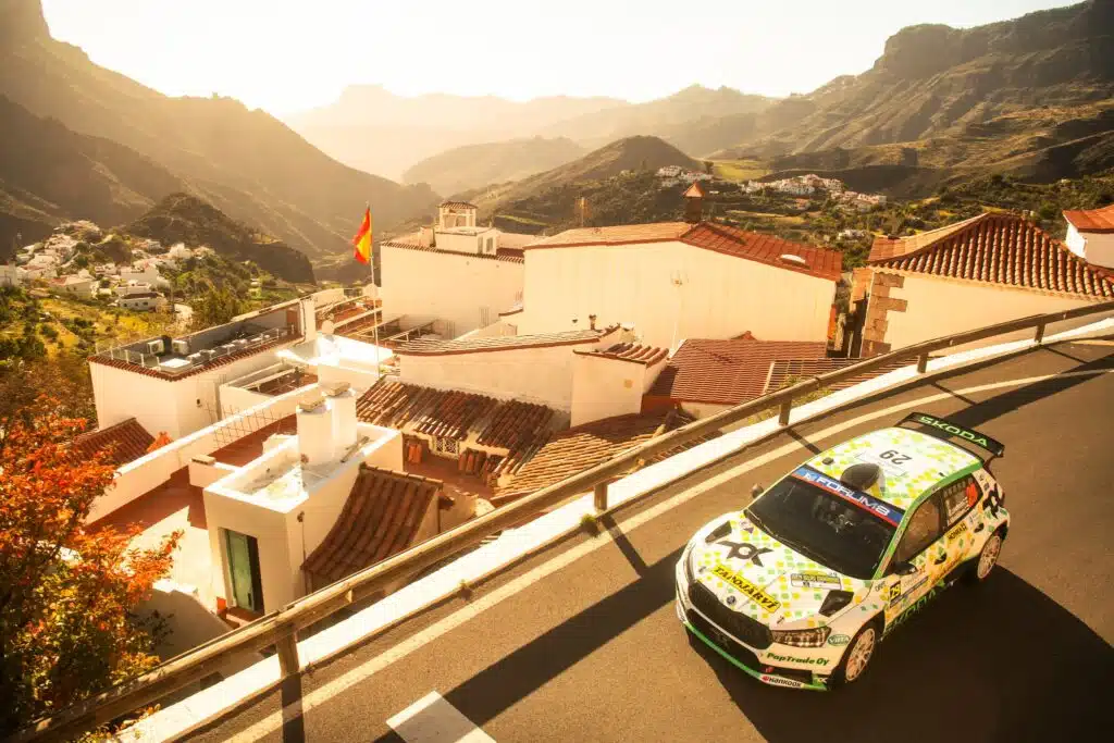 Suomalaiskuljettajilla upea tilanne MM-rallissa