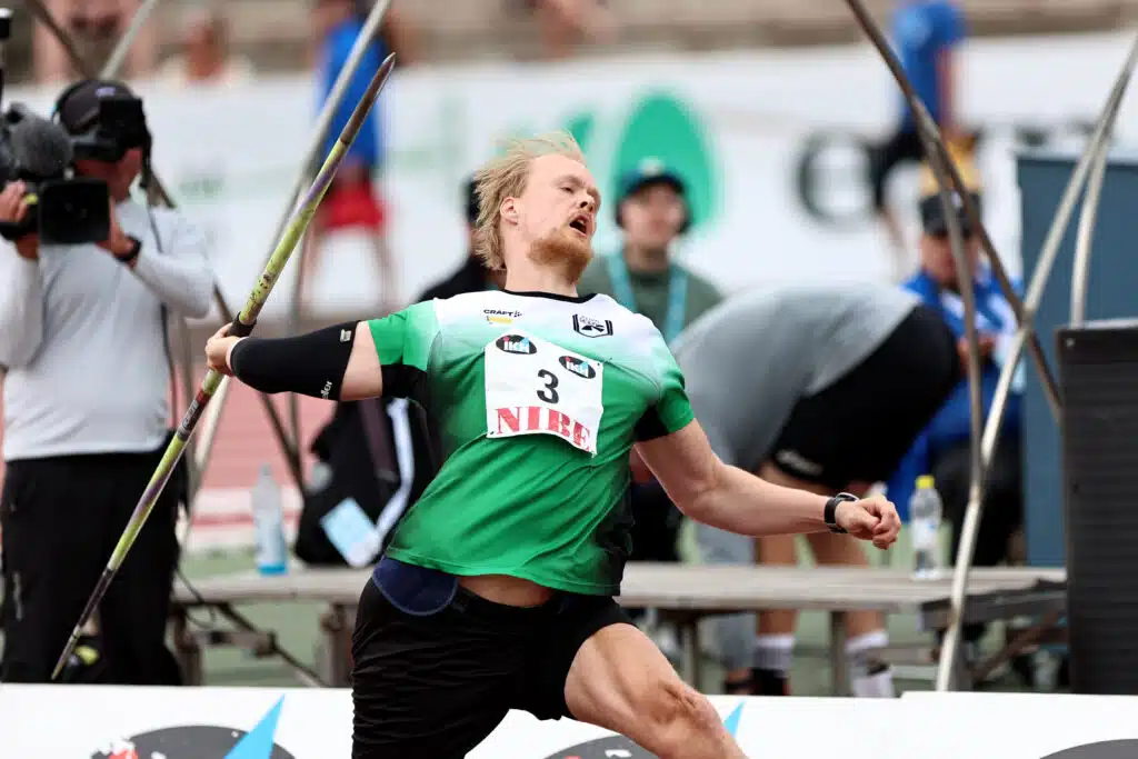 Keihäskisassa upeaa ilotulitusta – kolme suomalaista puhkoi 80 metrin rajan