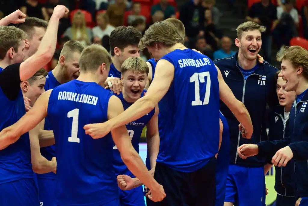 Miesten lentopallomaajoukkueen MM-leiriryhmä valittu