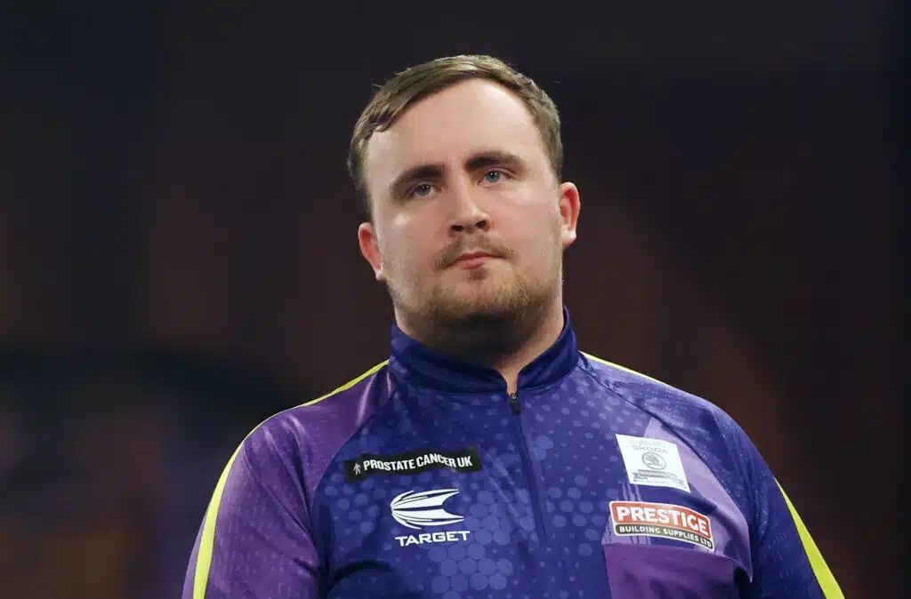 Dartsin MM-kisoissa järisyttävä yllätys – maailman ykköspelaajien tähdittämä Englanti heitettiin katsomoon