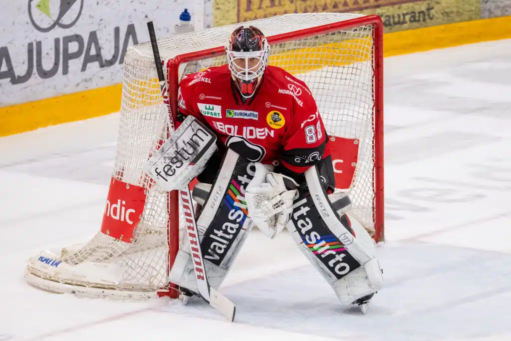 Suomalainen entinen NHL-vahti jatkaa uraansa todella yllättävässä osoitteessa – ”Olen kuullut pelkästään hienoja asioita”