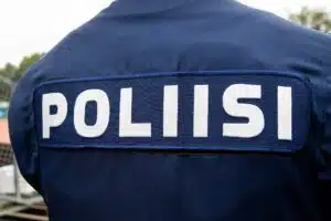 Poliisi keskeytti ulkoilmaottelun