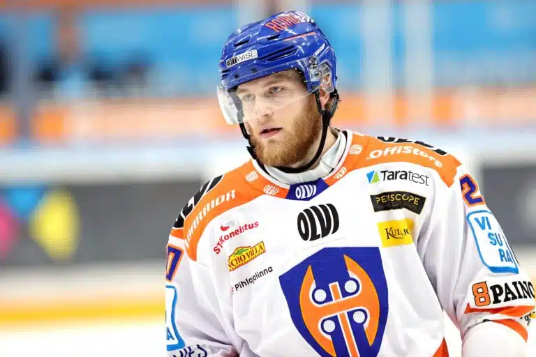 MM-kultaleijona Niko Ojamäki vaihtaa seuraa ja maata
