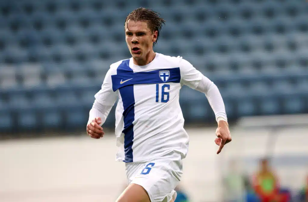 Huuhkajien pelaaja löi Jacob Friisille luurin korvaan