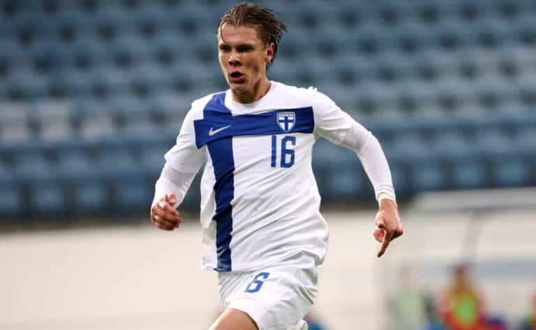 Huuhkajien pelaaja löi Jacob Friisille luurin korvaan