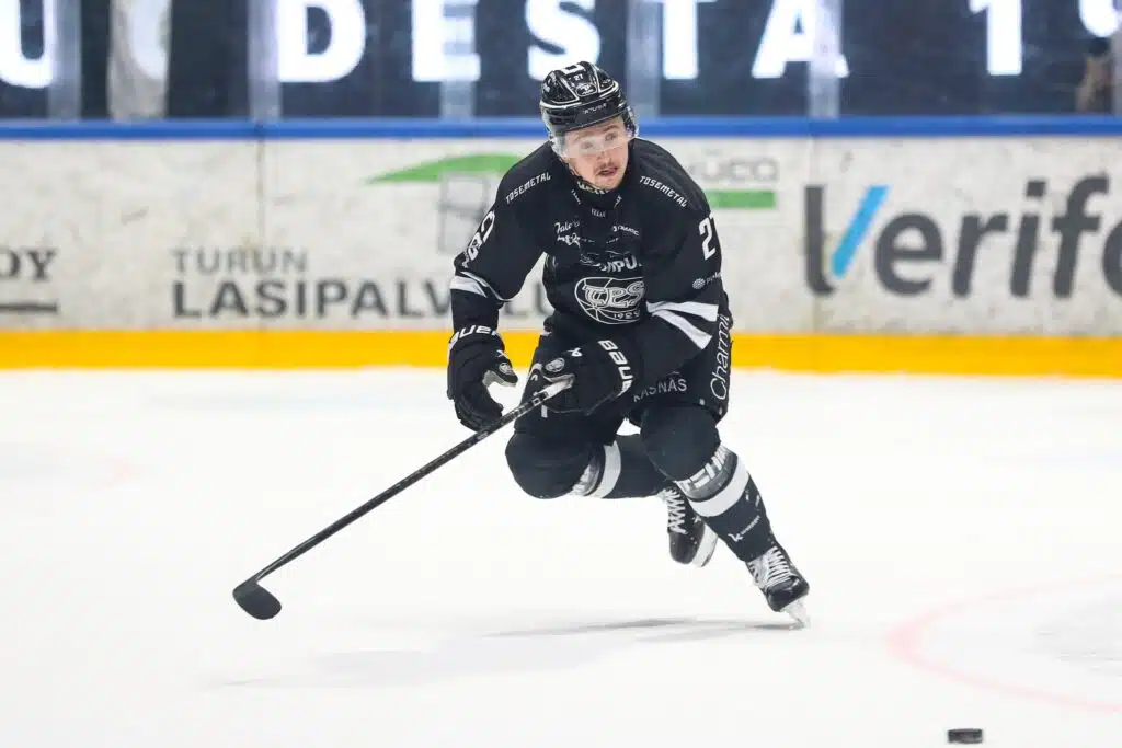 Kanadalaishyökkääjä vaihtaa seuraa SM-liigan sisällä Kanadalaishyökkääjä vaihtaa seuraa SM-liigan sisällä