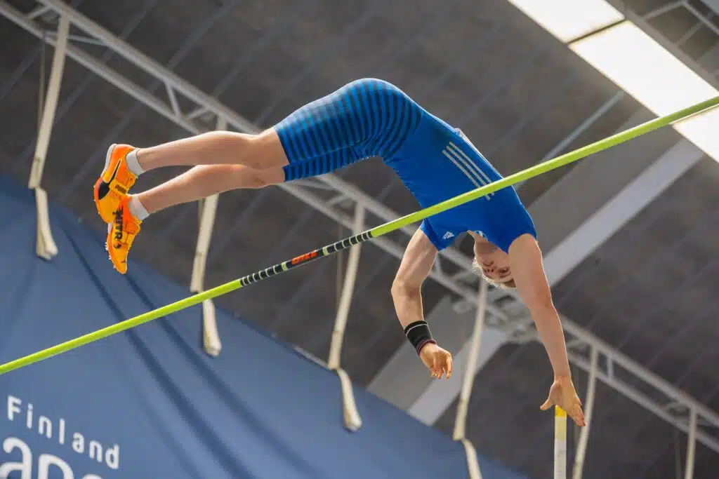 Suomen pikajuoksijoilla kävi kylmät EM-kisoissa, Juho Alasaari loisti seiväspaikalla