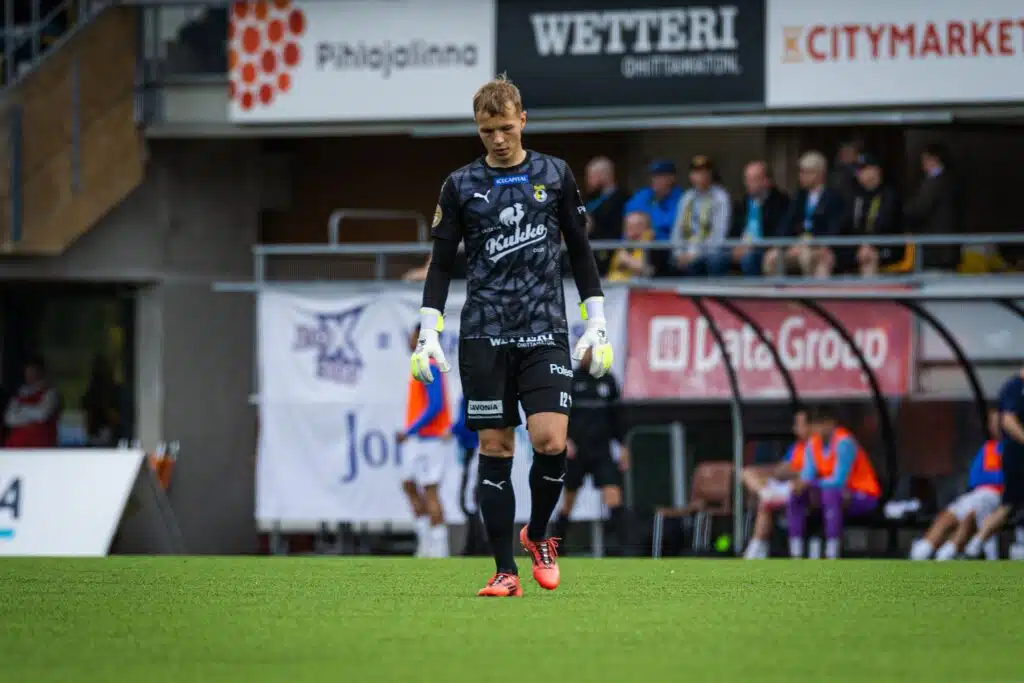 Ykkösmaalivahdin menettäminen oli liikaa – KuPSilla karu kohtalo Mestarien liigassa