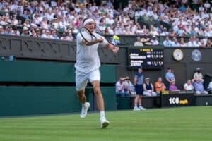 Tennistähdeltä täysin käsittämätön sulaminen – tätä näkee harvoin