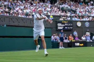 Tennistähdeltä täysin käsittämätön sulaminen – tätä näkee harvoin