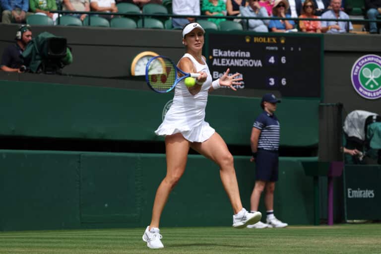 Äitiyslomalta Wimbledonin välieriin – sveitsiläinen olympiavoittaja järjesti yllätyksen