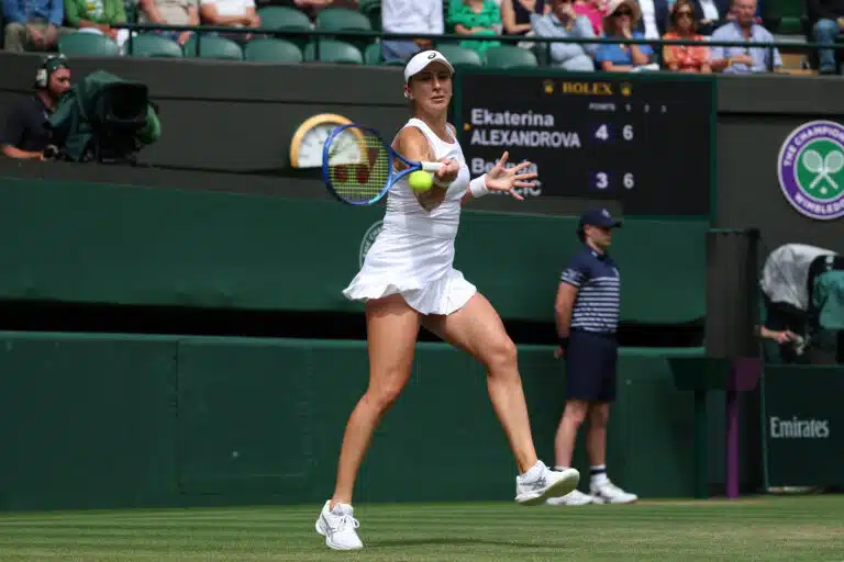Äitiyslomalta Wimbledonin välieriin – sveitsiläinen olympiavoittaja järjesti yllätyksen