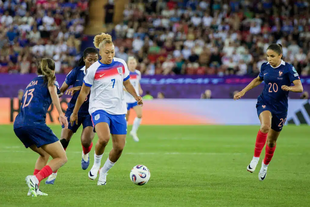 Englannille murskavoitto naisten EM-kisoissa – lohkon voittotaistelu täysin auki