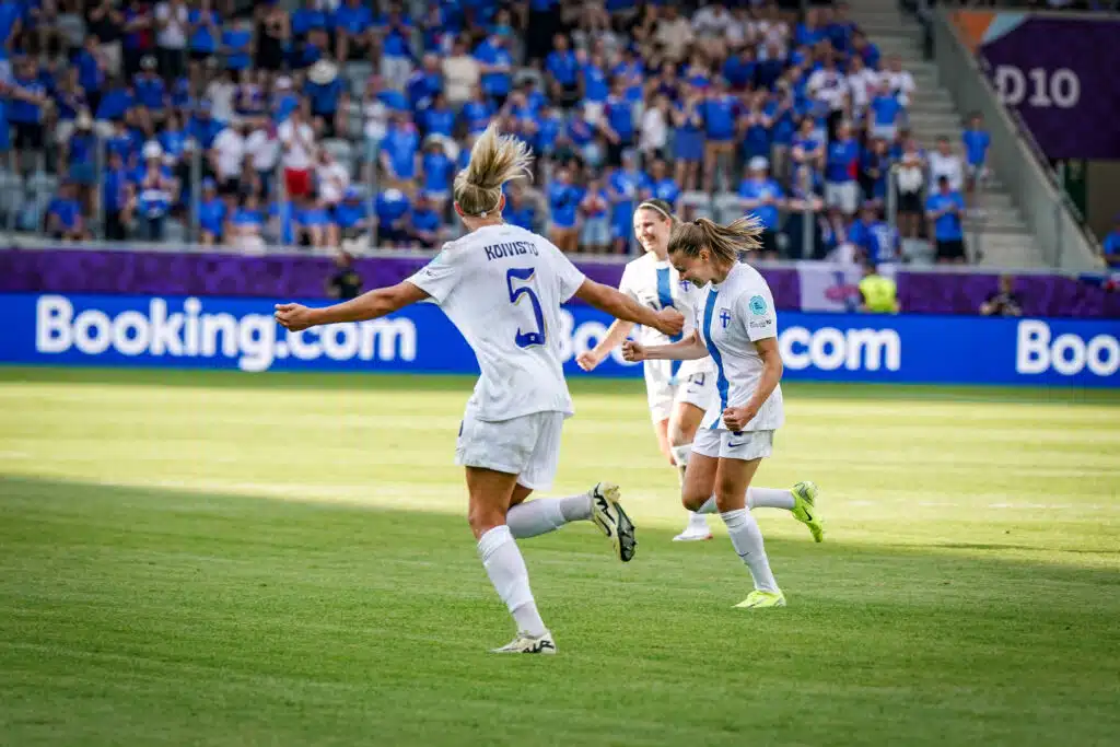 Helmareiden vuosi päättyi tasapeliin