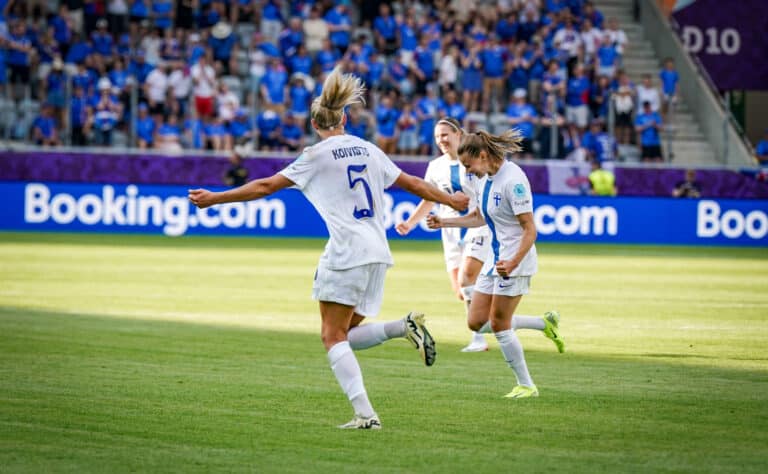 Helmareiden vuosi päättyi tasapeliin Helmareiden vuosi päättyi tasapeliin