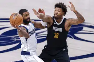 NBA-tähdeltä paljastus takaiskustaan - tauko venyi pitkäksi Memphis Grizzliesin Marcus Smart ja Dallas Mavericksin Kyrie Irving