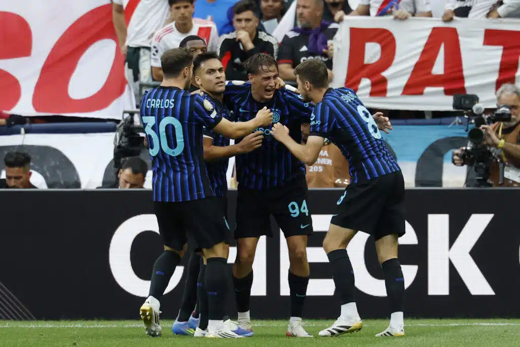 Entisen huippupelaajan poika jättiläisen pihdeissä – uusi nimi kuohuttaa siirtomarkkinoita