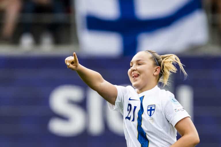 Helmarit vietti melkoista maali-iloittelua Töölössä