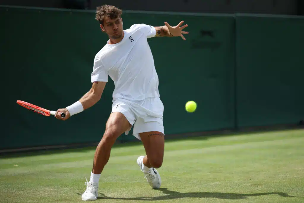 Italian tennistähdeltä uskomaton temppu – grand slam -voittaja Wimbledonissa katsomoon