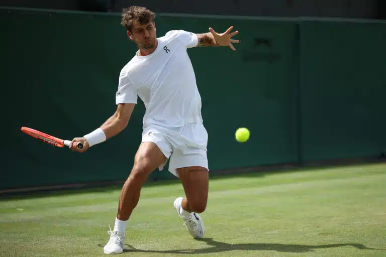 Italian tennistähdeltä uskomaton temppu – grand slam -voittaja Wimbledonissa katsomoon