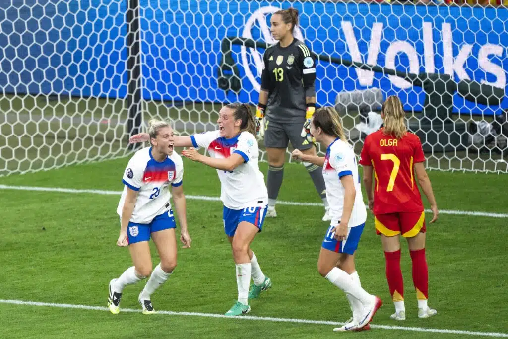 Dramaattinen EM-finaali – Englanti voitti Euroopan mestaruuden jo toisen kerran