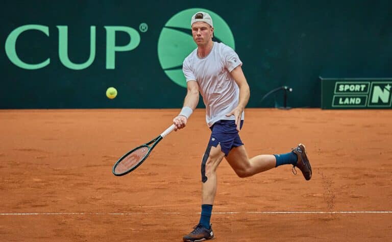 Tennissensaatio Helsingissä - Davis Cupissa esiintynyt suomalaistähti tiputti huippuvireisen kroaatin Tennissensaatio Helsingissä – Davis Cupissa esiintynyt suomalaistähti tiputti huippuvireisen kroaatin