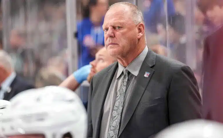 Kokeneen NHL-valmentajan pesti KHL:ssä loppui lyhyeen Kokeneen NHL-valmentajan pesti KHL:ssä loppui lyhyeen