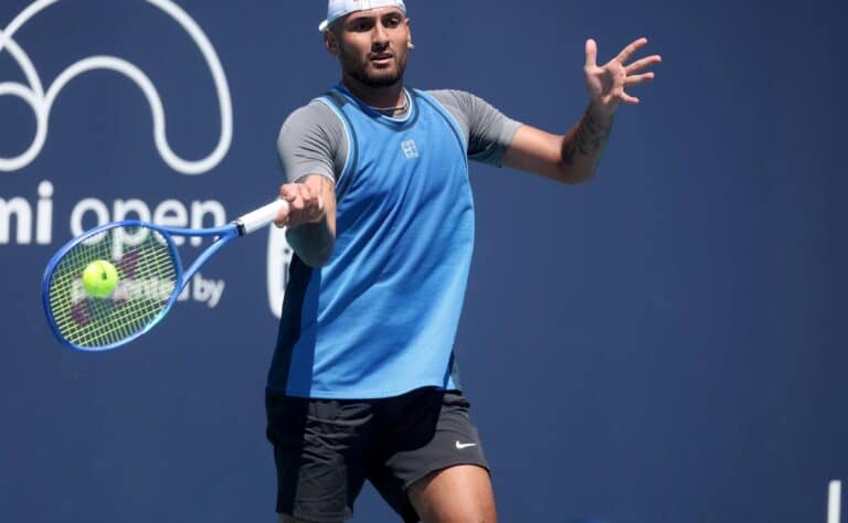 Tenniksen kohuottelu päättyi maailman ykkösen tappioon