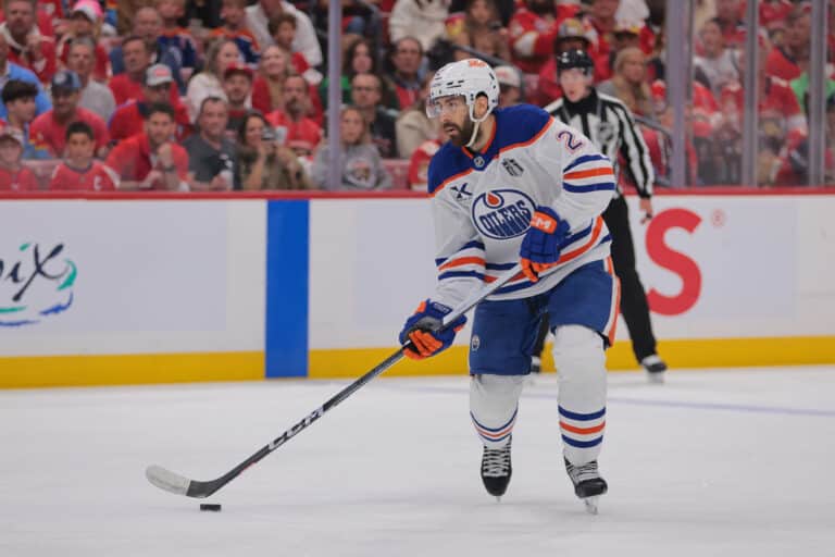 Kanadan MM-kiekkoilija pelasi vakavan vamman kanssa NHL:n pudotuspeleissä