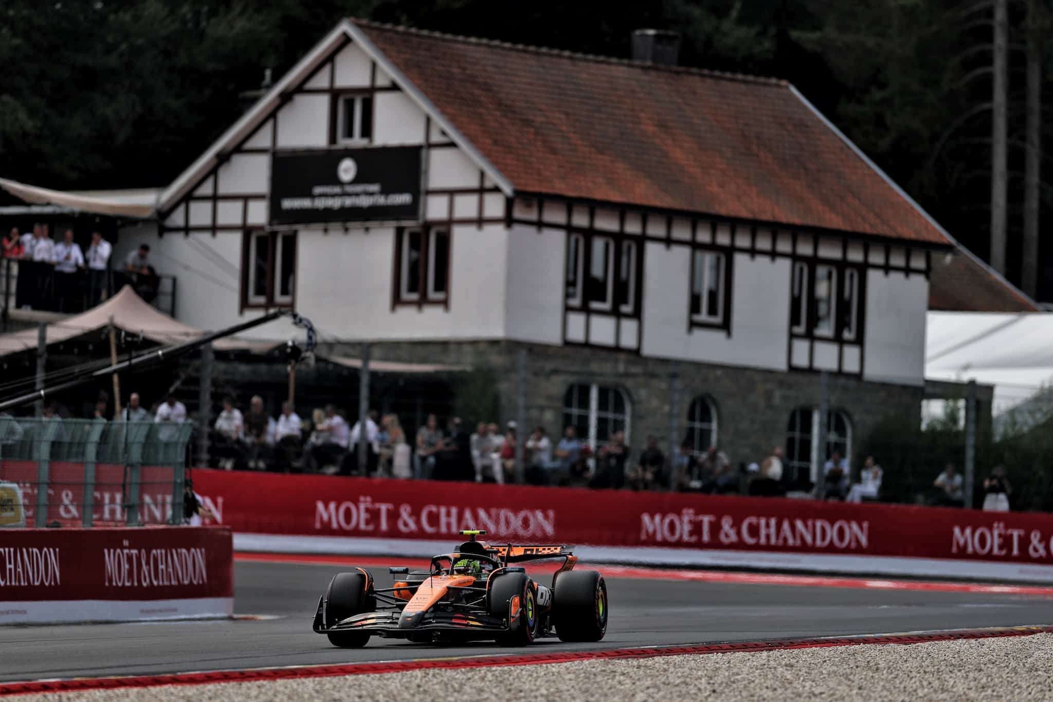 Lando Norris paalupaikalle – formula ykkösten aika-ajoissa nähtiin myös valtavia yllätyksiä