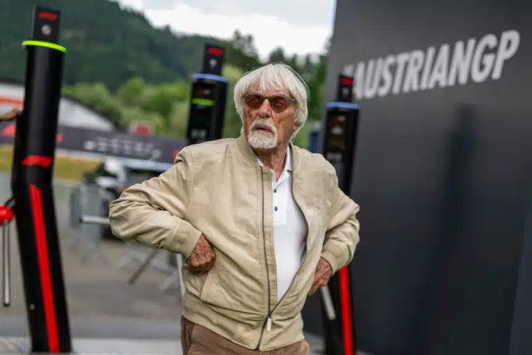 Muistatko vielä tämän? Bernie Ecclestone latasi täyslaidallisen Britannian pääministeristä